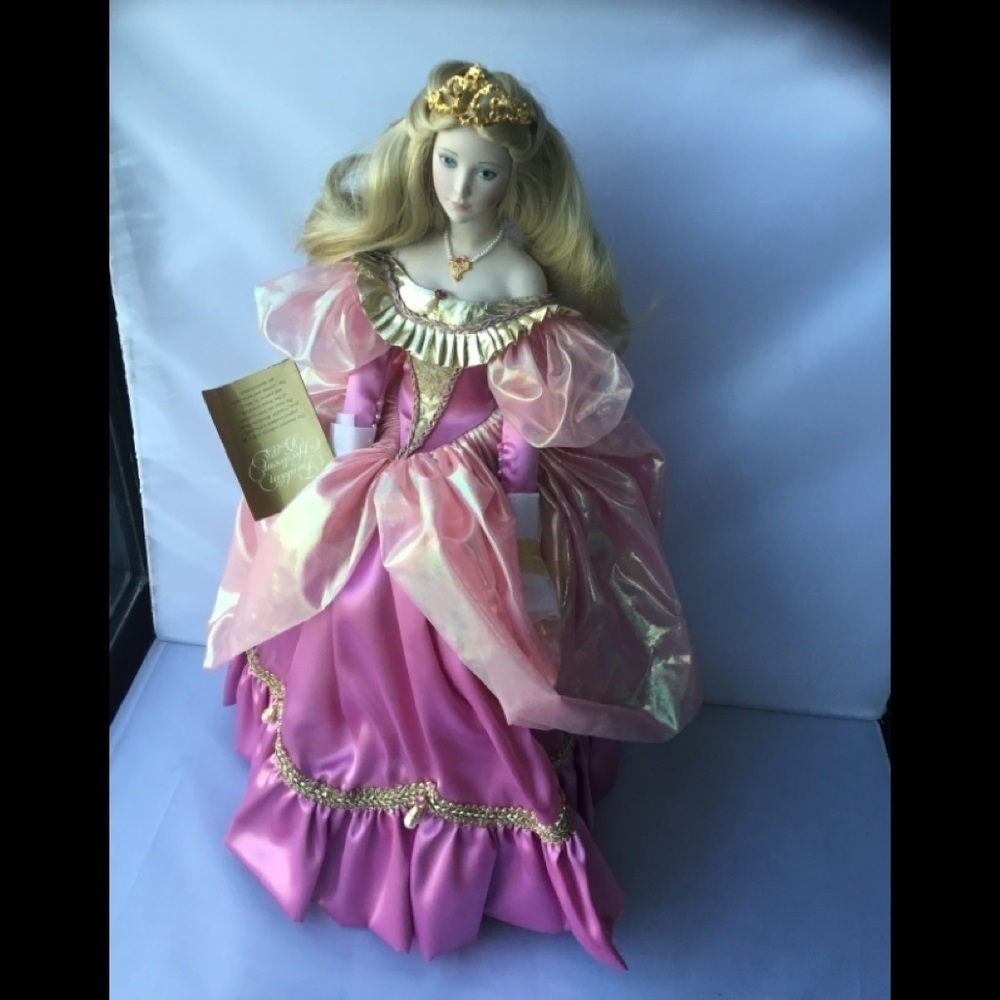 1987 FRANKLIN HEIRLOOM PORCELAIN CINDERELLA VINTAGE DOLL IN THE BOX